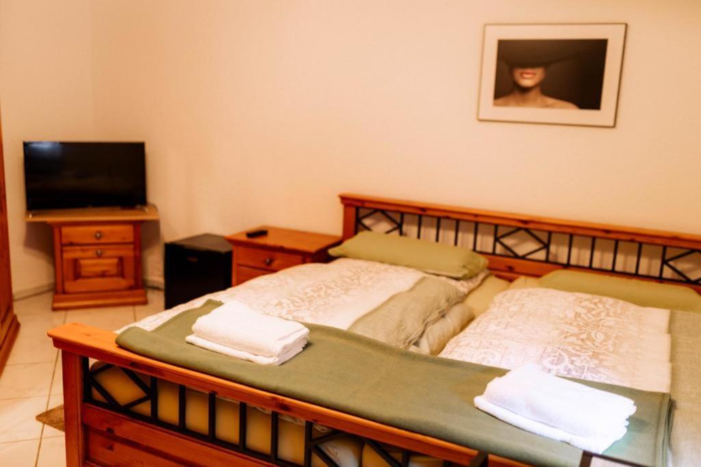Moderne Landwohnung - Pension - Top Lage 고트마딩겐 외부 사진